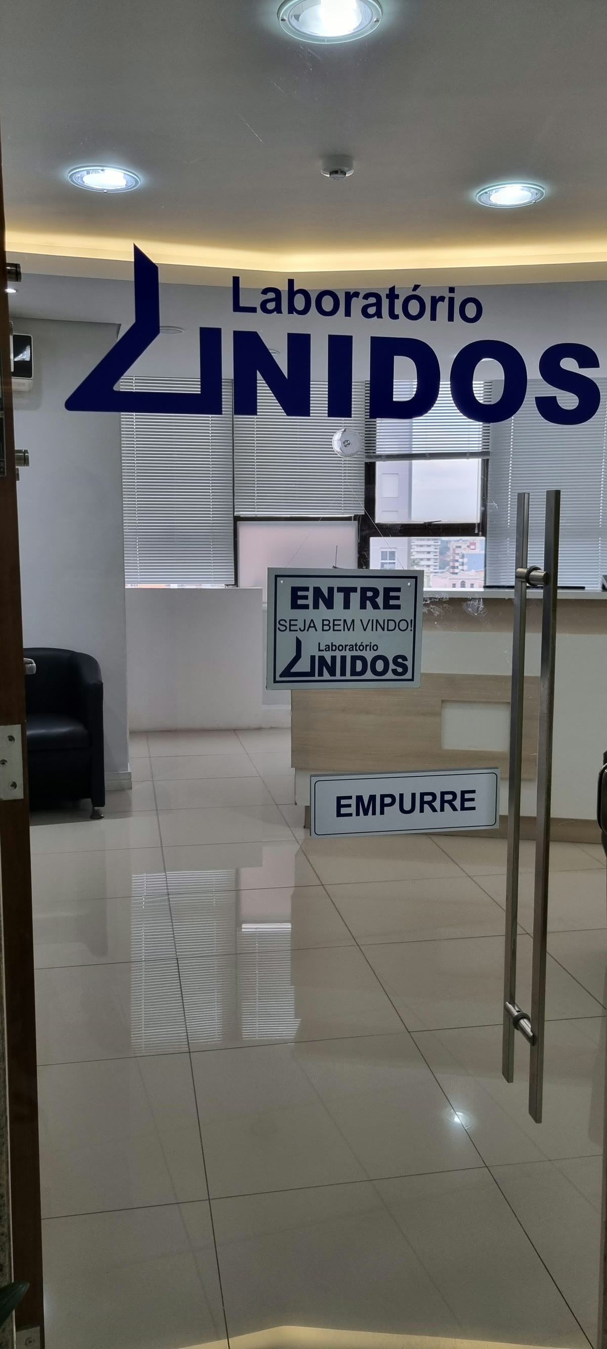 Entrada do Laboratório Unidos pela Rua Uruguai